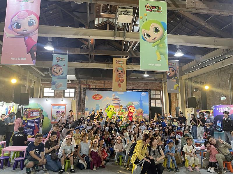 【中央社】碰碰紅綠豆特展華山登場 親子IP跨界吸引人潮<br